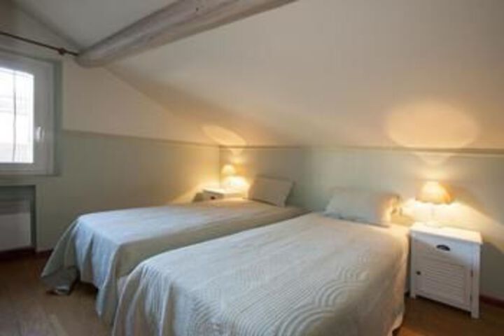 Room 9 of 13