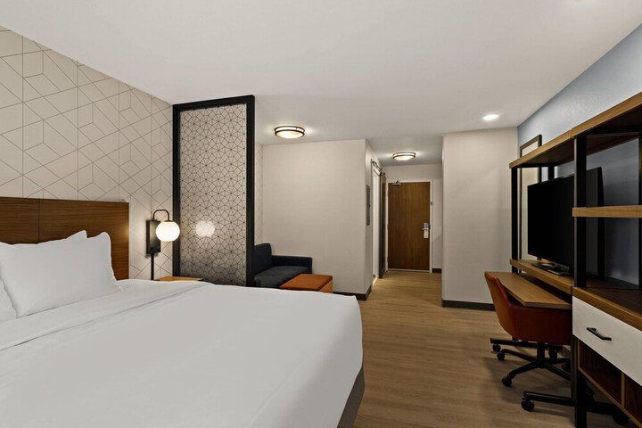 Room 15 of 31