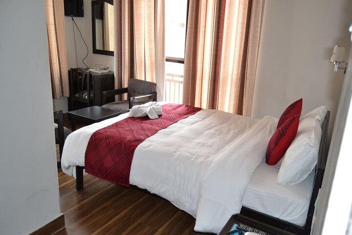 Room 6 of 11