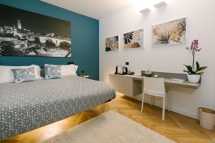 Room 93 of 148