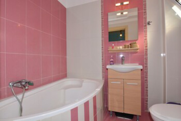 Room 4 of 17