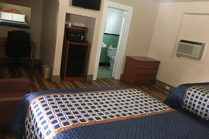 Room 8 of 8