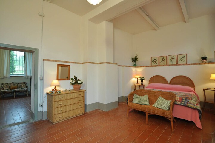 Room 21 of 227