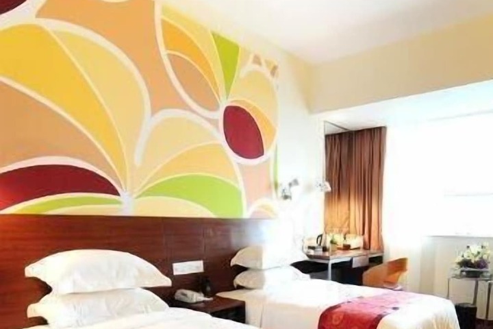 Room 8 of 70