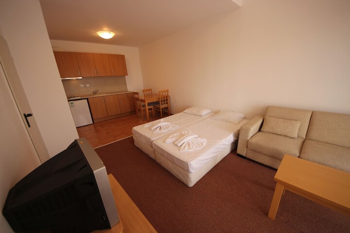 Room 12 of 177