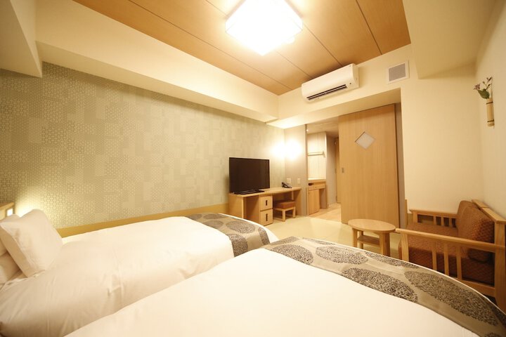 Room 14 of 102