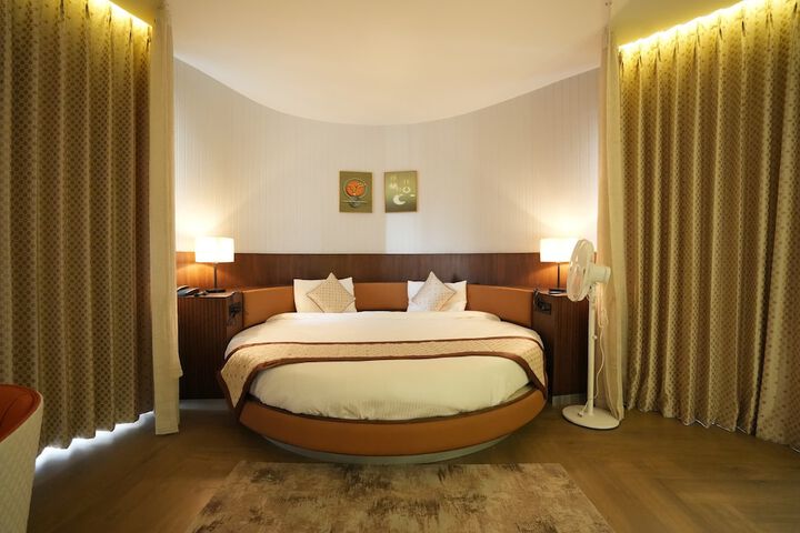 Room 10 of 31