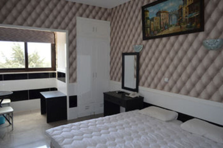Room 10 of 25