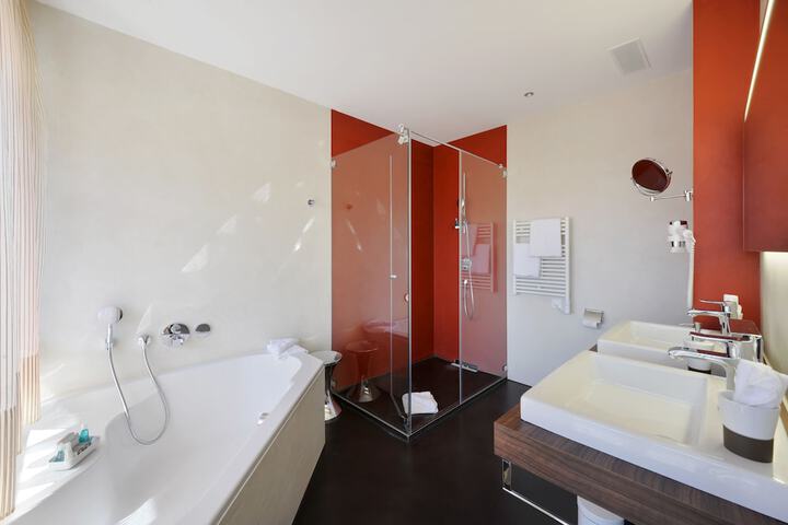 Room 63 of 79