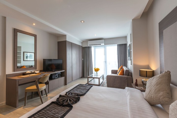 Room 13 of 28