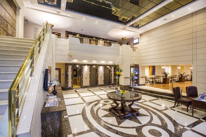 Entrance & Lobby