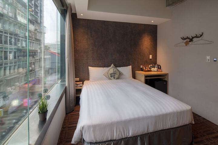 Room 51 of 76