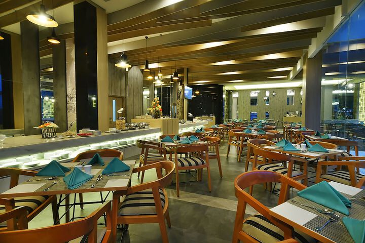 Dining 65 of 92