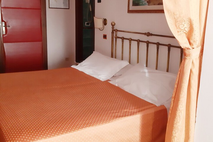 Room 27 of 67