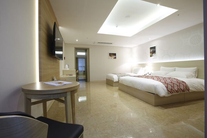 Room 52 of 78
