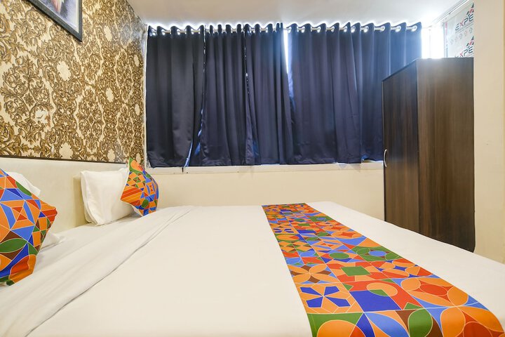 Room 10 of 34