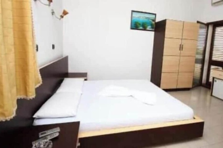 Room 2 of 14