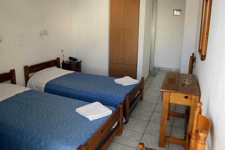 Room 8 of 44