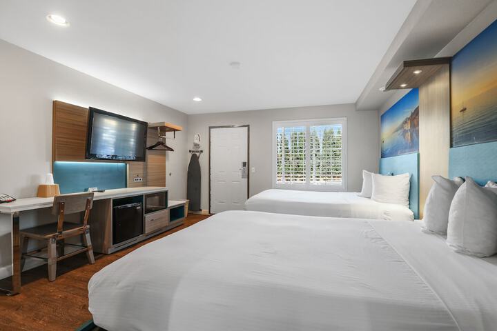 1 Queen Bed (5 of 5)