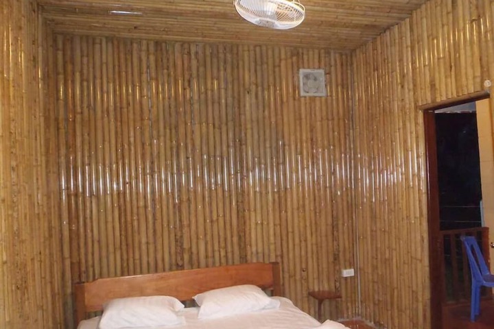 Room 4 of 15