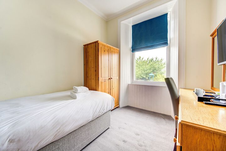 Room 16 of 105