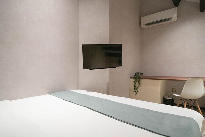Room 28 of 61
