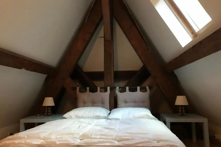 Room 6 of 18