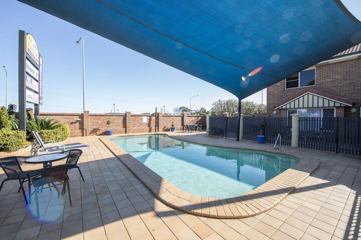 Pool 32 of 43
