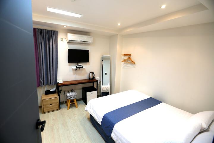 Room 22 of 61