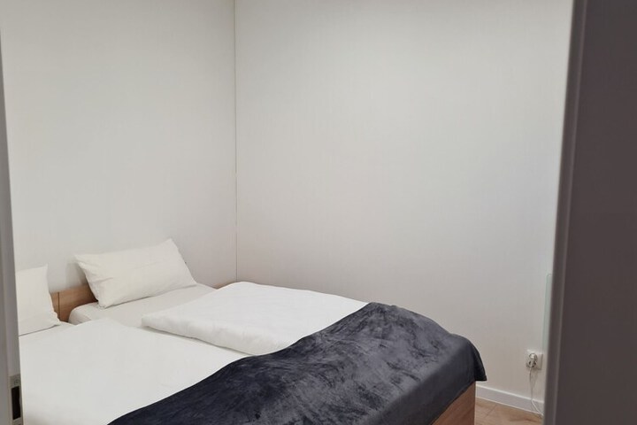 Room 6 of 28