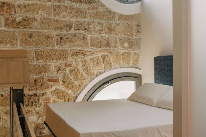 Room 10 of 66