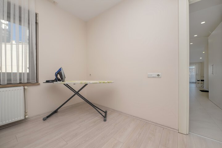 Room 9 of 271