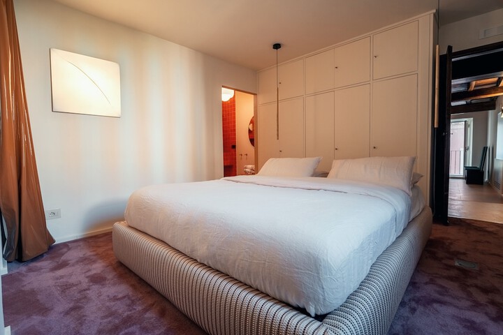Room 5 of 63