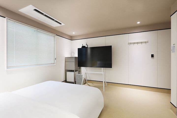 Room 11 of 40