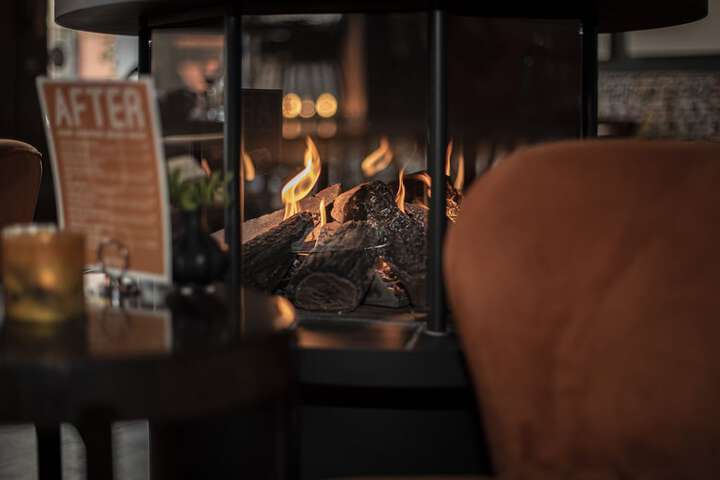 Lounge 101 of 110