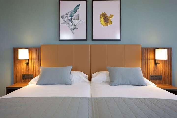 Room 35 of 202