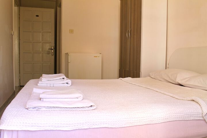 Room 6 of 28