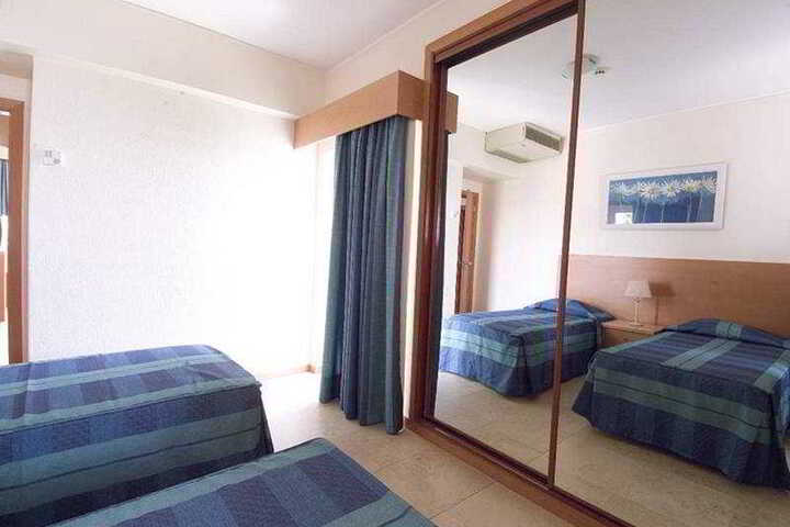 Room 6 of 8