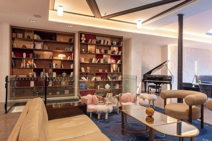 Guest Lobby