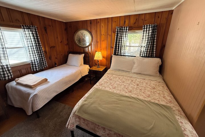 Room 36 of 212