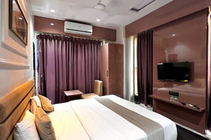 Room 4 of 11