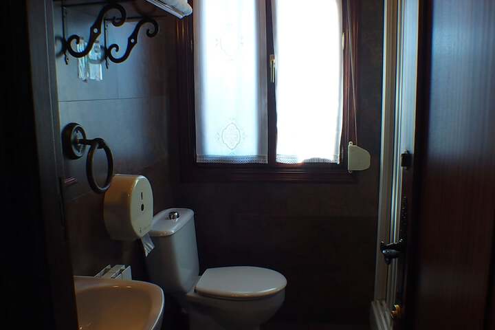 Room 26 of 94