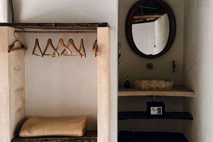 Room 15 of 38