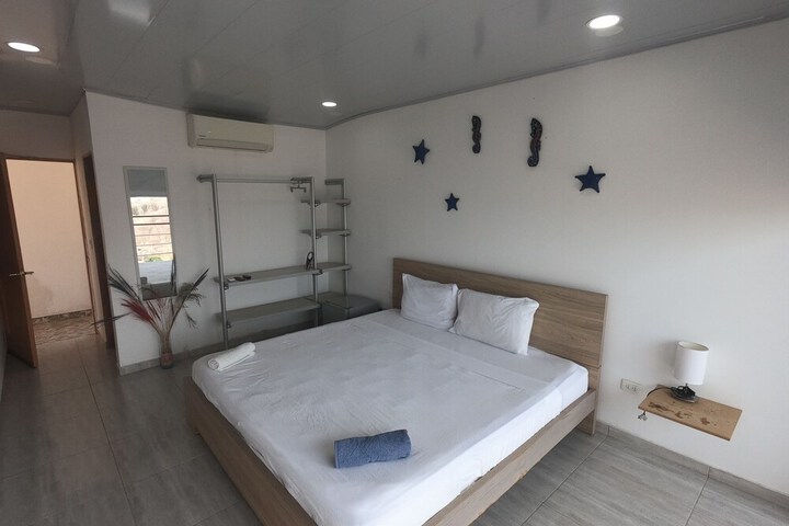 Room 10 of 19