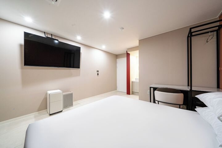 Room 16 of 27