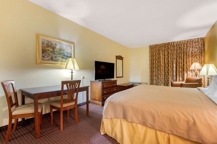 1 King Bed (5 of 5)