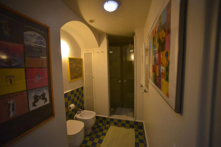 Room 10 of 14