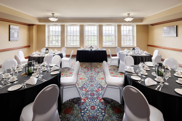 Ballroom/Hall 70 of 98