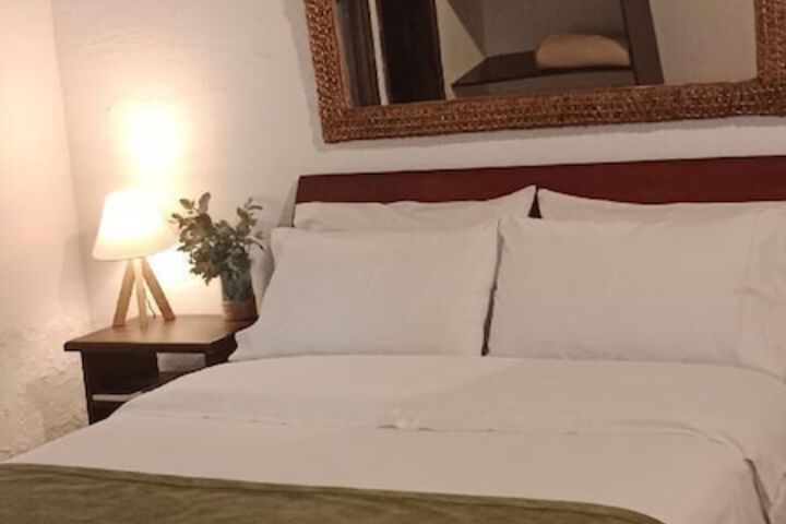 Room 9 of 28