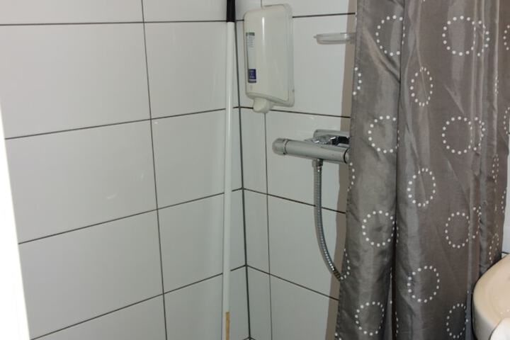 Room 28 of 49